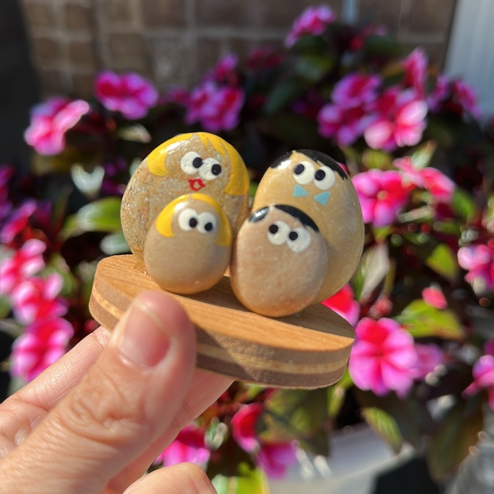 Tiny rock family on wood base Dad son‎ mother daughter, handpainted trinket